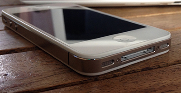 Хрипит динамик на iPhone: самостоятельный ремонт или обращение к специалистам?